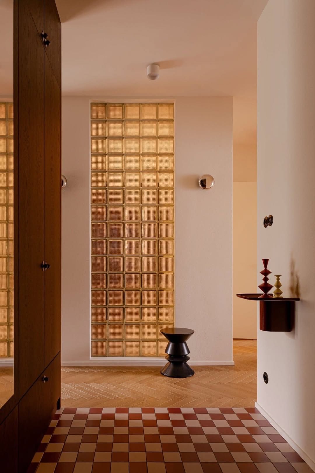 Automatic Slide & Revolving Doors detail 6